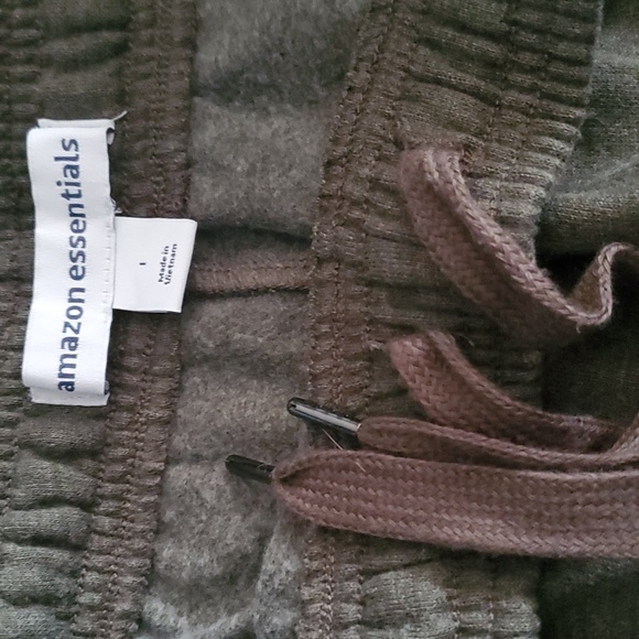 2/$20 💕 NWOT Mens Fleece Shorts sz L - Picture 3 of 4